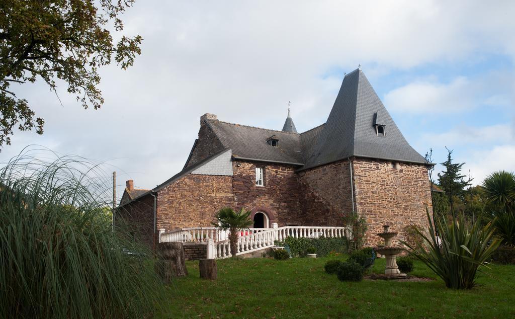 Manoir La Haie Chapeau Saint-Thurial Екстер'єр фото
